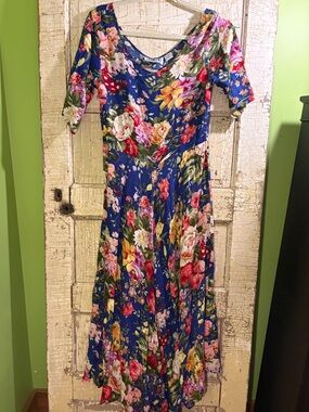 Vintage Bila Floral Midi Dress with Scoop Neck